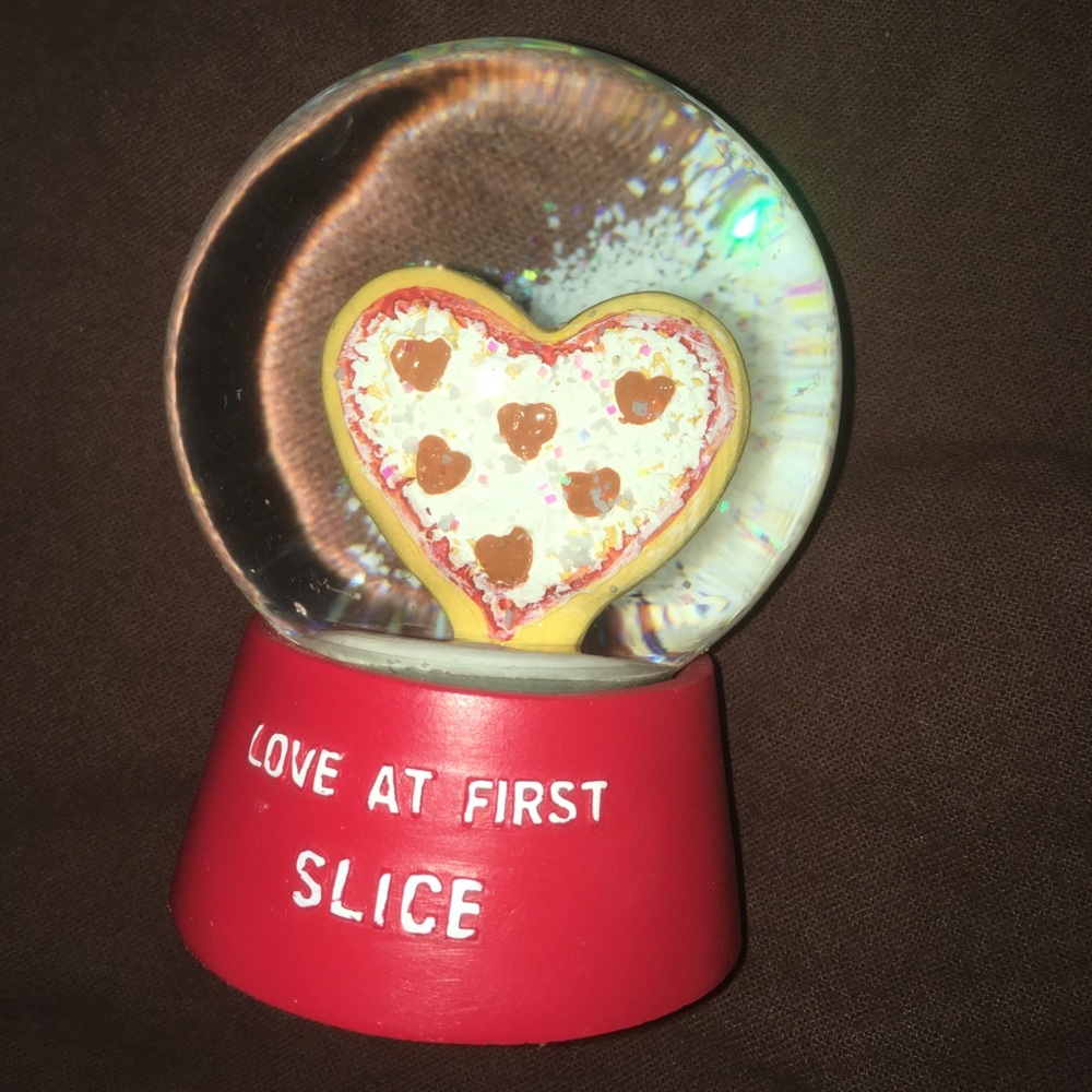 Pizza snow globe